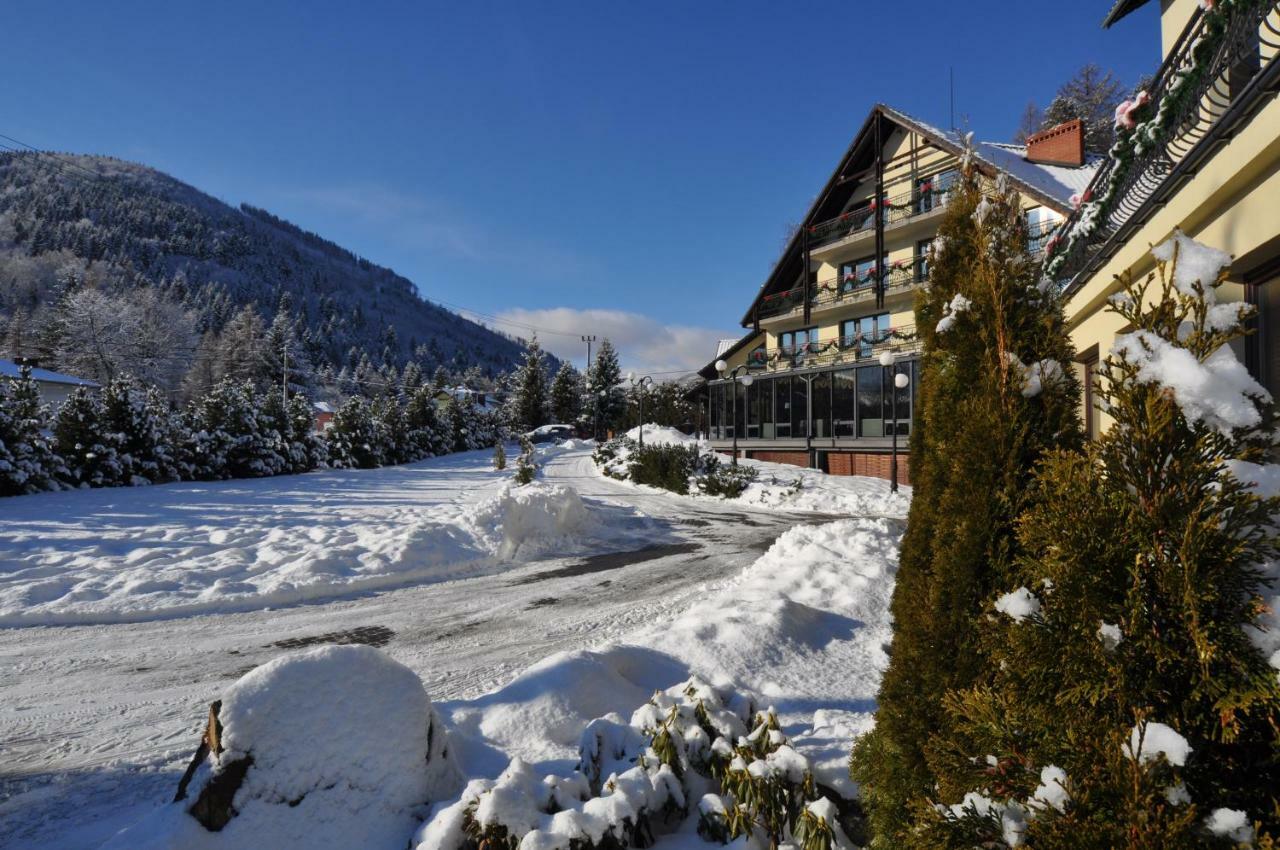 Hotel Zimnik Luksus Natury Spa & Wellness Ostre エクステリア 写真